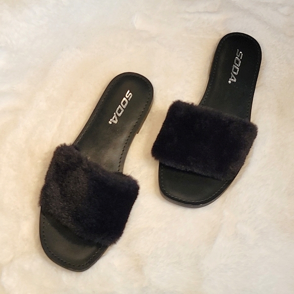 SODA ♡ Sweet-Cute 'n Sexy Black Faux Fur Flat Slip On Slippers 6 - Picture 4 of 17